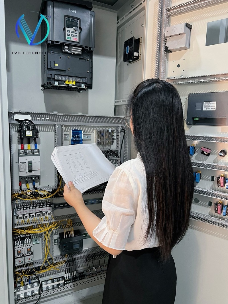 Bố trí thiết bị trong tủ điện