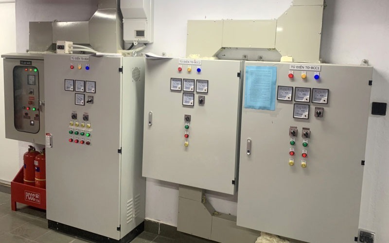 Nên lựa chọn tủ điện ngoài trời hay tủ điện trong nhà